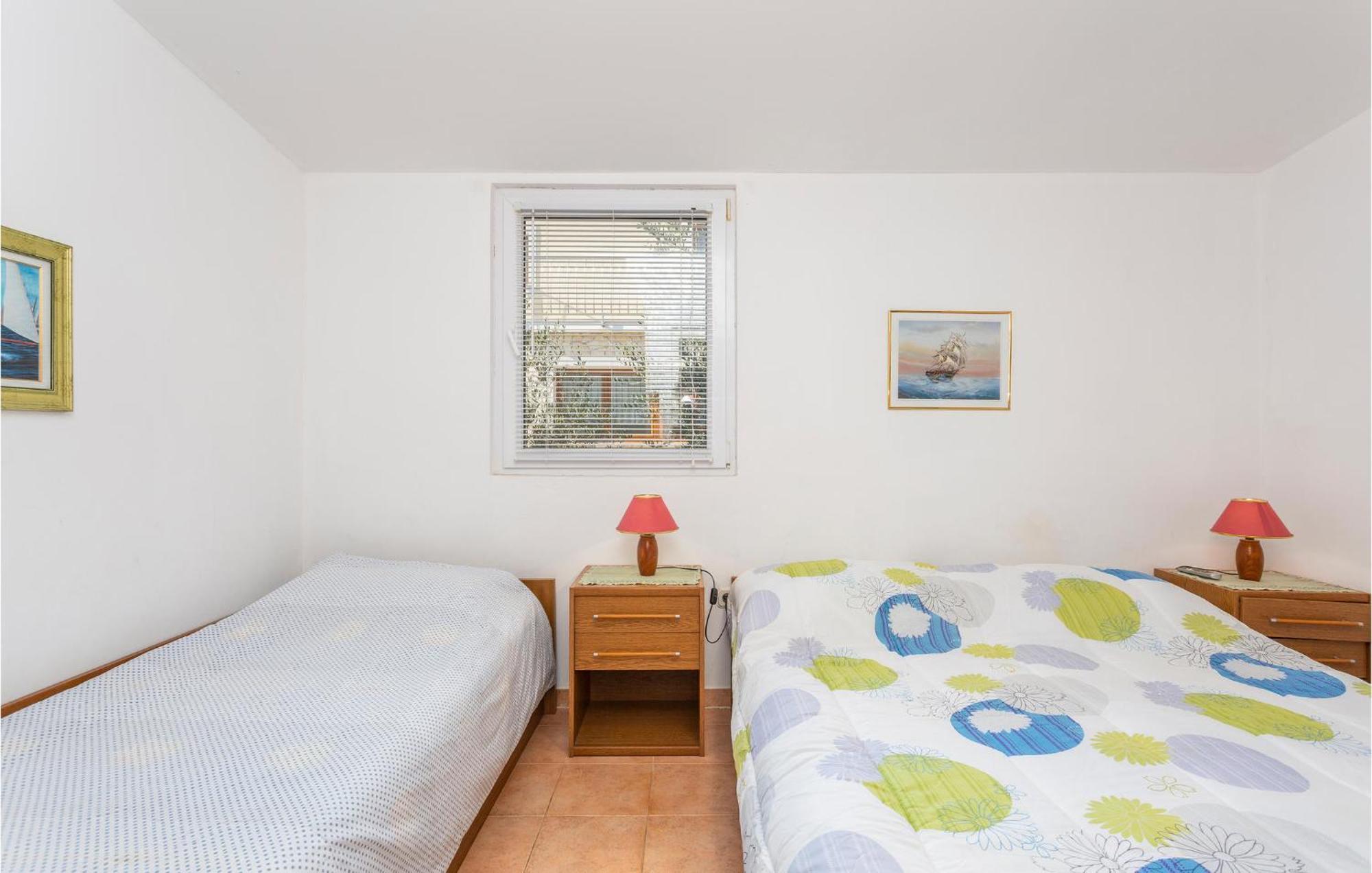 1 Bedroom Beautiful Apartment In Linardići Eksteriør billede