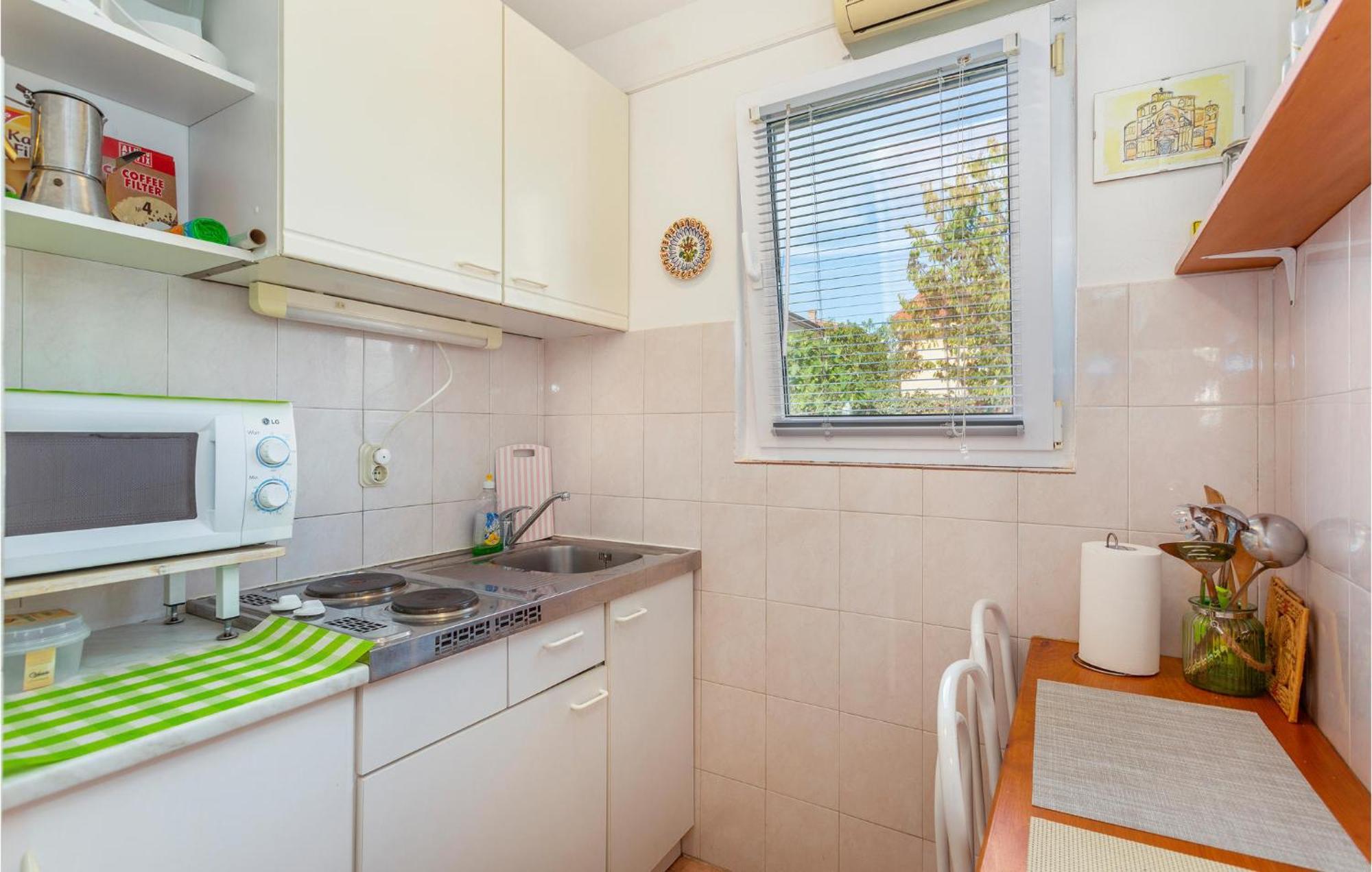 1 Bedroom Beautiful Apartment In Linardići Eksteriør billede